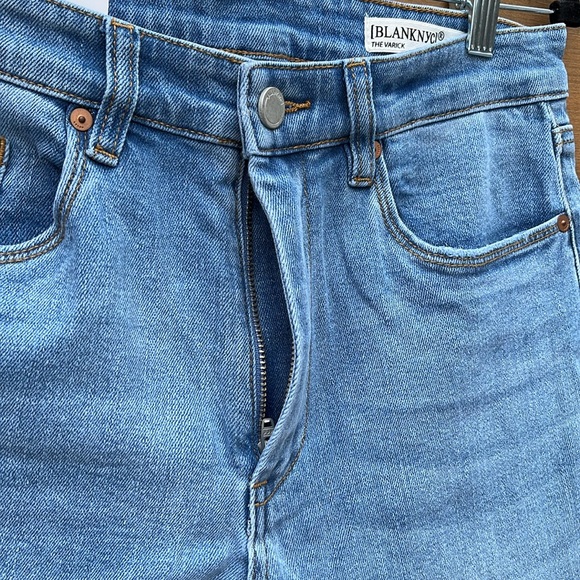 NWT BlankNYC The Varick Kick Flare jeans, medium wash, size 29in waist - Picture 8 of 14